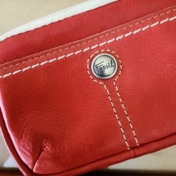 Red Fossil Wallet - Picture 3 of 9